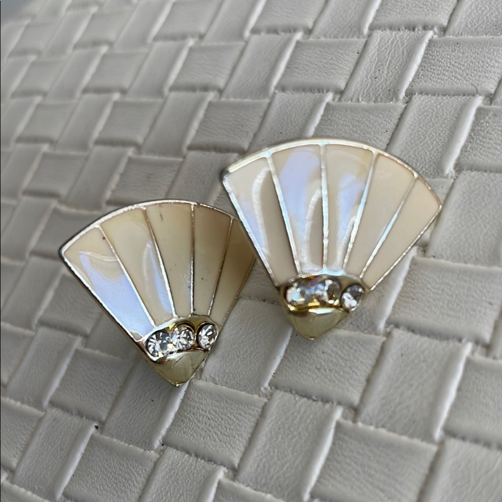 Elegant Fan-Shaped Enamel Earrings with Rhinestones